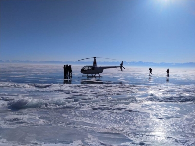 вертолет на льду Байкала